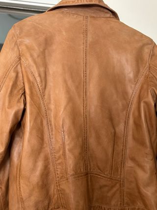 Cazadora de piel marrón mujer