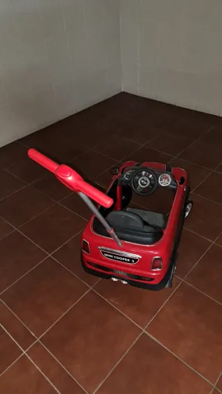 Coche correpasillos Mini rojo con empujador