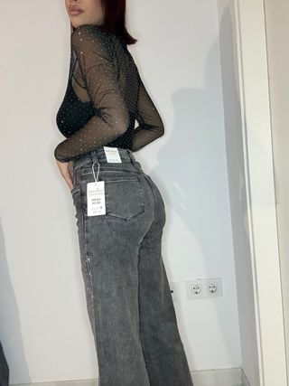 Pantalones vaqueros con pedrería