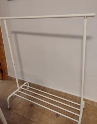 Porta abiti in metallo bianco