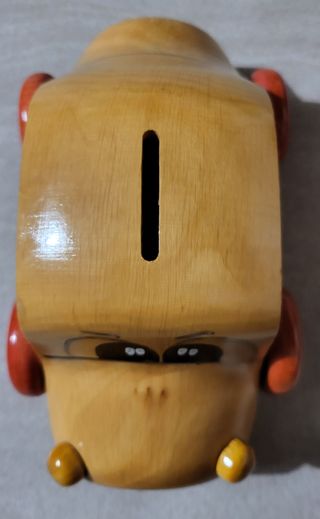 Salvadanaio in legno auto