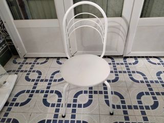 Silla de cocina blanca de metal