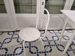 Silla de cocina blanca de metal