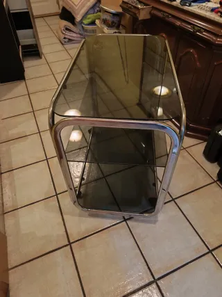 Mesa auxiliar cristal y metal