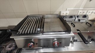 Plancha FryTop y Parrilla a Gas GRB70