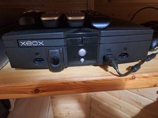 Xbox con volante Ferrari y 6 juegos
