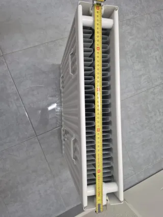 Radiador de agua blanco metal