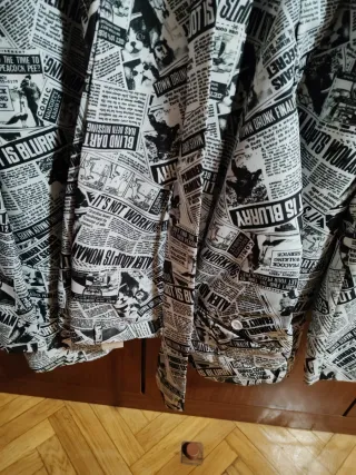 Traje Opposuits Talla M - Diseño Periódico