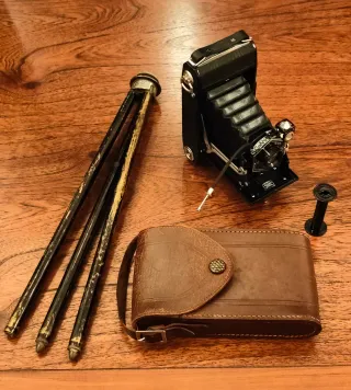 Zeiss Ikon Nettar S 515/2 + cable, tripode y funda