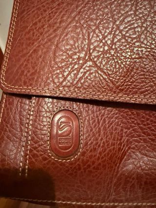 Maletín de piel marrón