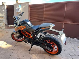 KTM Duke 125 Nov-23 + Escape Dominator. 5.500km