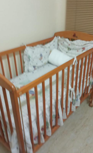 Cuna de madera para bebé