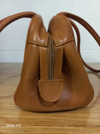 Bolso de piel Hispanitas color camel.