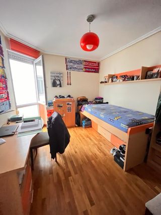 Dormitorio juvenil 2 camas+estanteria+mesa estudio