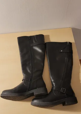 Botas altas efecto piel negras