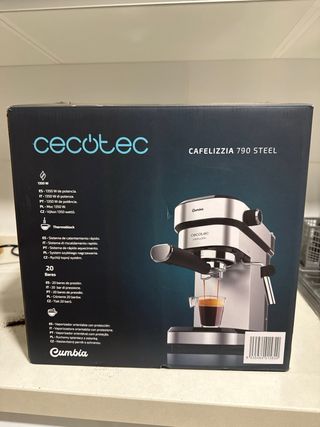 Cafetera Cecotec Cafelizzia 790 White