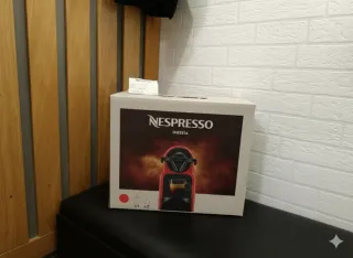 Cafetera Nespresso Inissia Roja