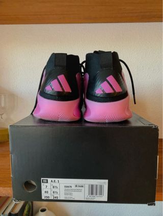 Zapatillas Baloncesto Adidas Negras y Rosas