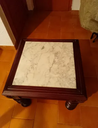 Mesa de centro de mármol y madera