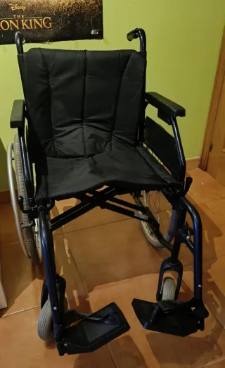Silla de ruedas, nueva, se ha usado muy poco