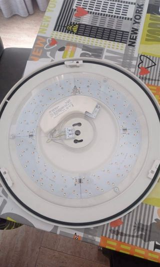 Lámpara LED moderna