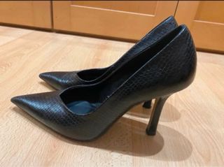 Zapatos de tacón negros de cuero