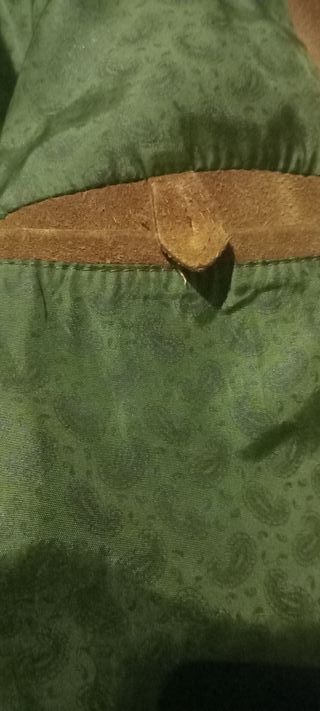 Cazadora de ante marrón, 72€.