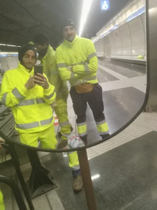 Electricista i fontanero. Paleta, pieon, de todo.