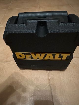 Nivel Láser Dewalt Cruz Roja Nuevo, maletín pinza