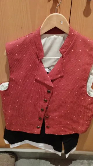 Chaleco beige y amarillo