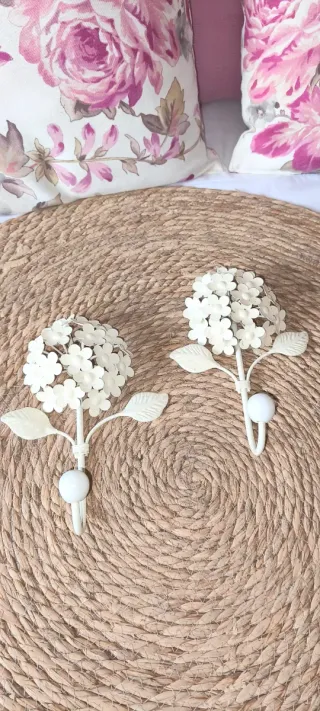 2 Perchas Flor Forja Blanco Roto