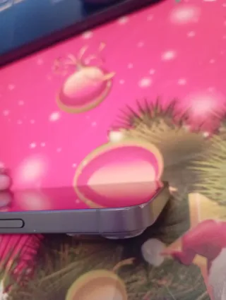 iPhone 14 Azul con Diseño de Mariposas Negociable