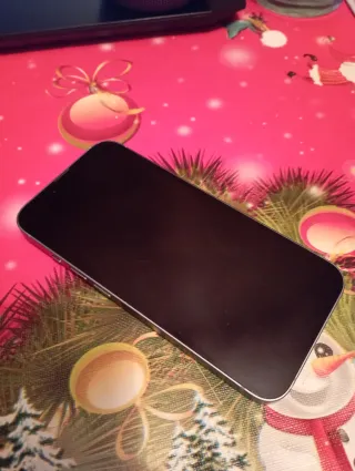 iPhone 14 Azul con Diseño de Mariposas Negociable