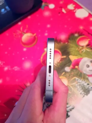 iPhone 14 Azul con Diseño de Mariposas Negociable