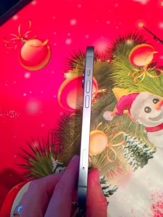 iPhone 14 Azul con Diseño de Mariposas Negociable