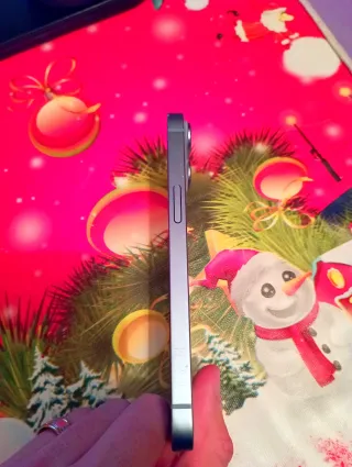 iPhone 14 Azul con Diseño de Mariposas Negociable