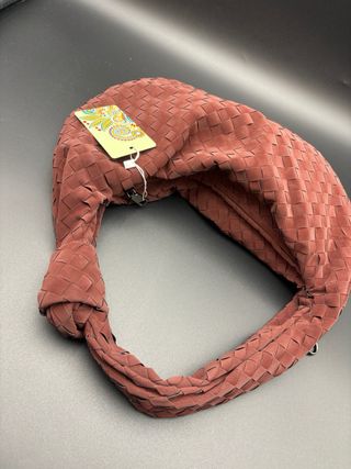 Bolso de piel trenzada marrón rojizo