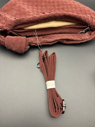 Bolso de piel trenzada marrón rojizo