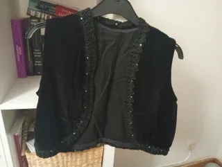 Chaleco terciopelo negro con pedrería