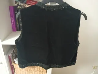Chaleco terciopelo negro con pedrería