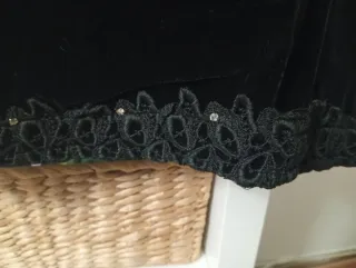 Chaleco terciopelo negro con pedrería