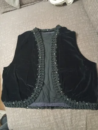 Chaleco terciopelo negro con pedrería