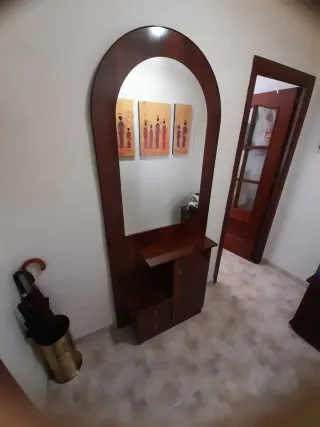 Ingresso in legno con specchio