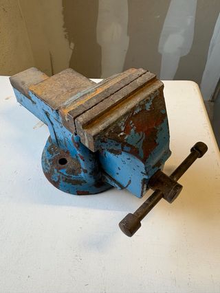 Tornillo de banco para trabajo