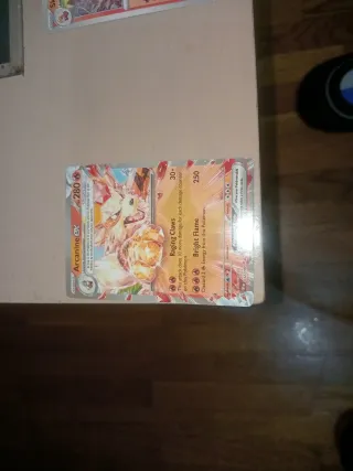 Cartas Pokémon: Arcanine, Skeledirge, Raichu preci
