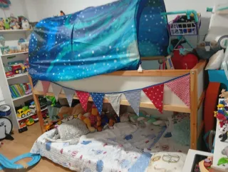 Cama infantil con tienda de campaña