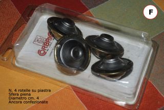 4 rotelle su piastra sfera piena diametro 4 cm.