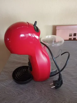Cafetera Dolce Gusto Roja