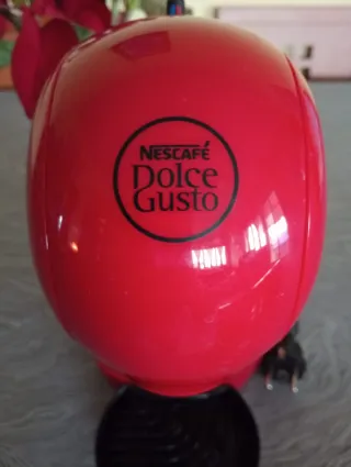 Cafetera Dolce Gusto Roja