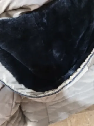 Abrigo Zara verde caqui con forro negro. Talla S